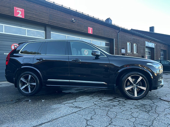 Volvo XC90 2 of 14