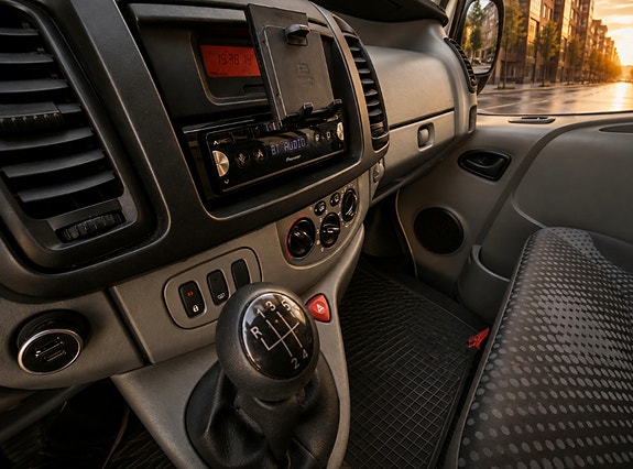 Renault Trafic 11 of 17