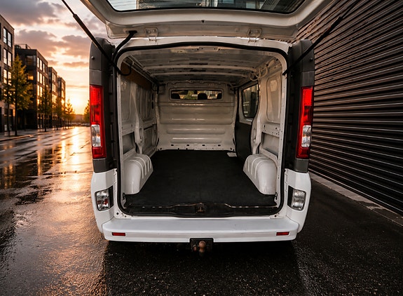 Renault Trafic 5 of 17