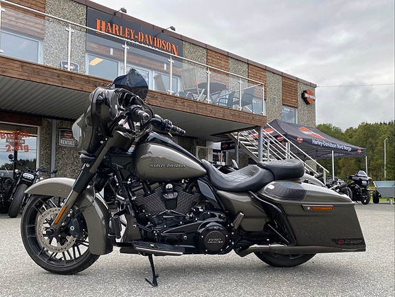 Harley-Davidson FLHXSE3 CVO Street Glide 2 of 17