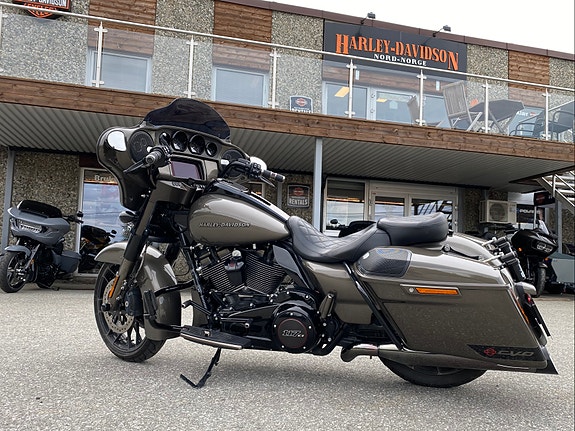 Harley-Davidson FLHXSE3 CVO Street Glide 16 of 17