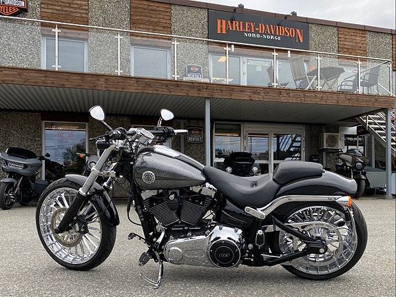 Harley-Davidson FXSB Breakout 2 of 7