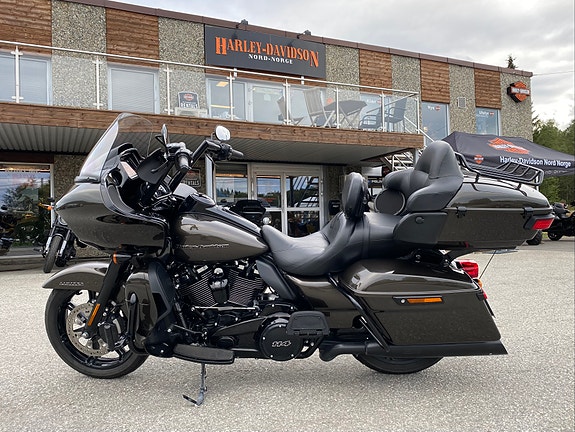 Harley-Davidson FLTRK Road Glide Limited 2 of 10