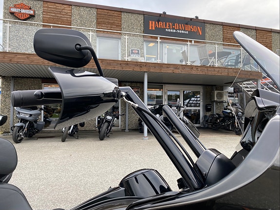 Harley-Davidson FLTRK Road Glide Limited 6 of 10