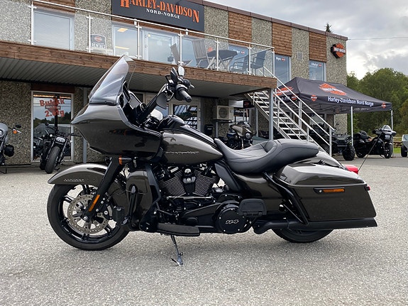 Harley-Davidson FLTRK Road Glide Limited 5 of 10