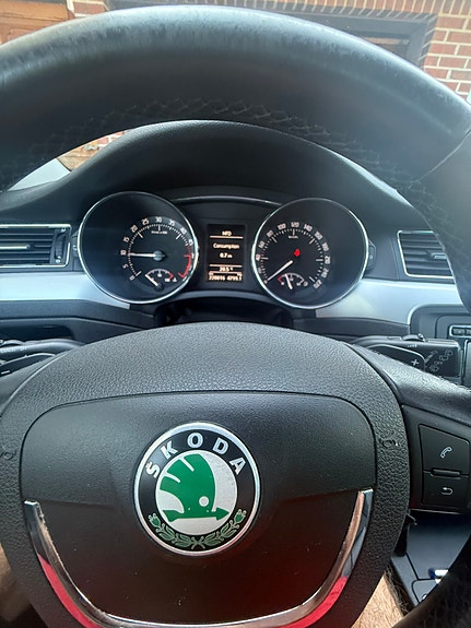 Skoda Superb 16 of 21