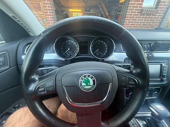 Skoda Superb 15 of 21