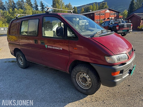 Mitsubishi L400 3 of 30
