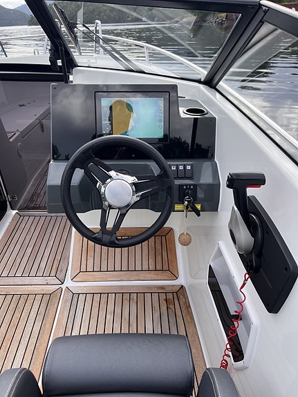 Meget velholdt Yamarin 63 BR med Yamaha 150 hk (som ny, kun 75 timer!) 8 of 25