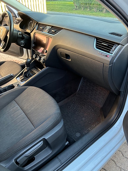Skoda Octavia 9 of 15