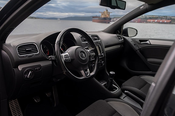 Volkswagen Golf VI 14 of 30