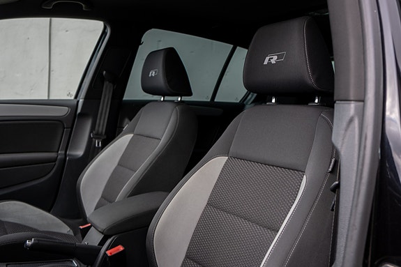 Volkswagen Golf VI 27 of 30