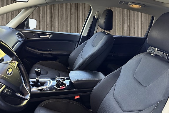 Ford S-MAX 9 of 18