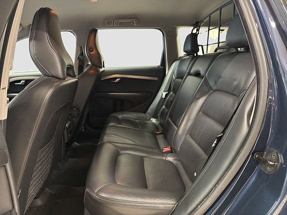 Volvo XC70 13 of 30