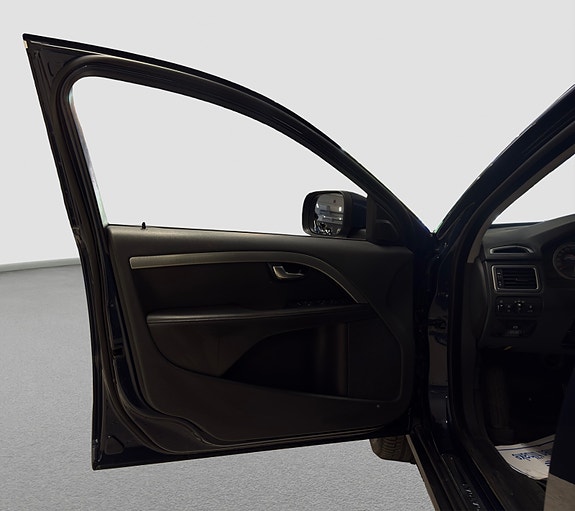 Volvo XC70 16 of 30