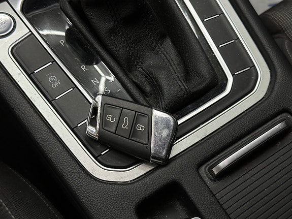 Volkswagen Passat 24 of 25