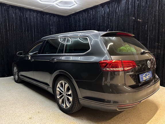 Volkswagen Passat 6 of 25