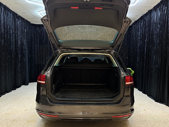 Volkswagen Passat 7 of 25