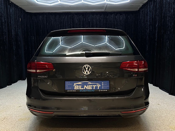 Volkswagen Passat 5 of 25