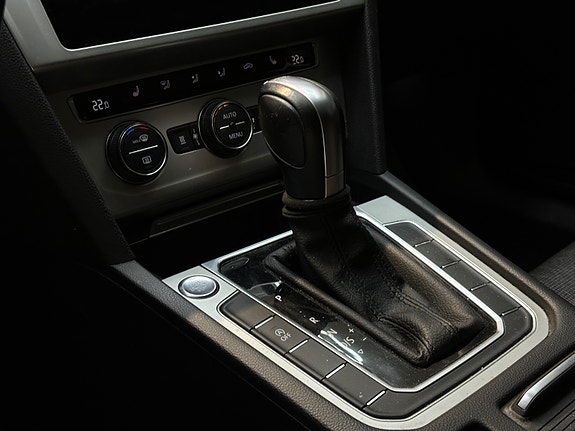 Volkswagen Passat 14 of 25