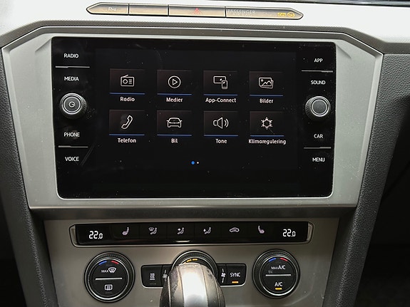 Volkswagen Passat 12 of 25