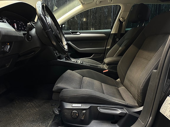 Volkswagen Passat 16 of 25