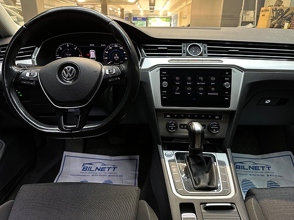 Volkswagen Passat 8 of 25