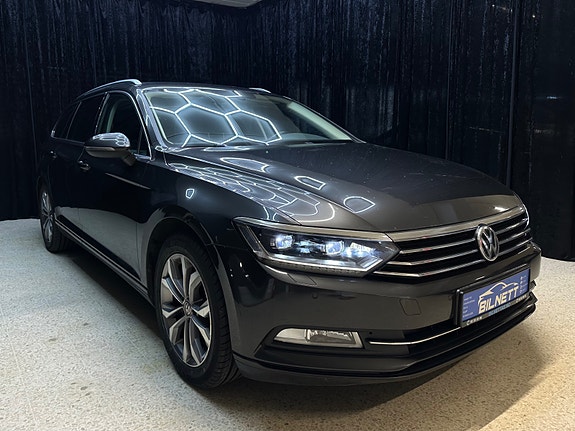 Volkswagen Passat 3 of 25