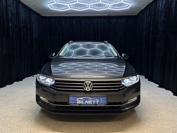 Volkswagen Passat 2 of 25