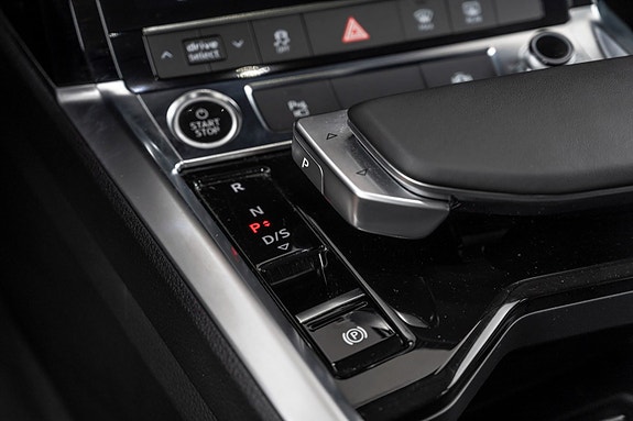 Audi Q8 e-tron 18 of 30