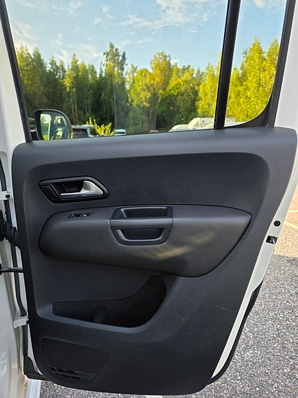 Volkswagen Amarok 8 of 11