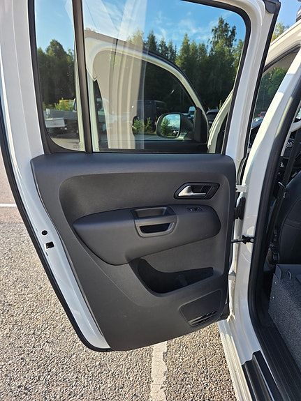 Volkswagen Amarok 6 of 11