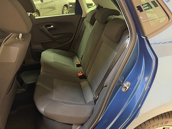 Volkswagen Polo 10 of 17