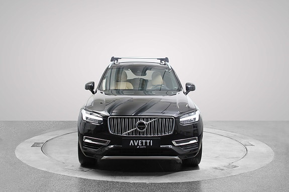 Volvo XC90 2 of 30