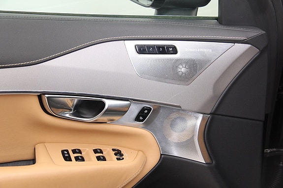 Volvo XC90 26 of 30