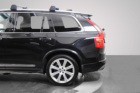 Volvo XC90 10 of 30