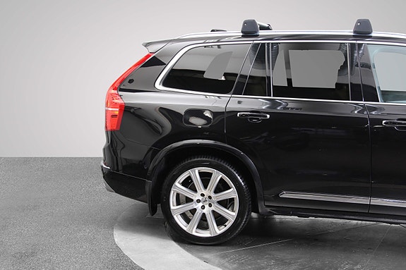 Volvo XC90 11 of 30