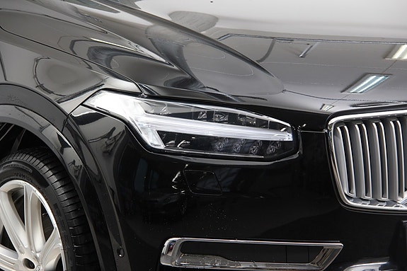 Volvo XC90 18 of 30