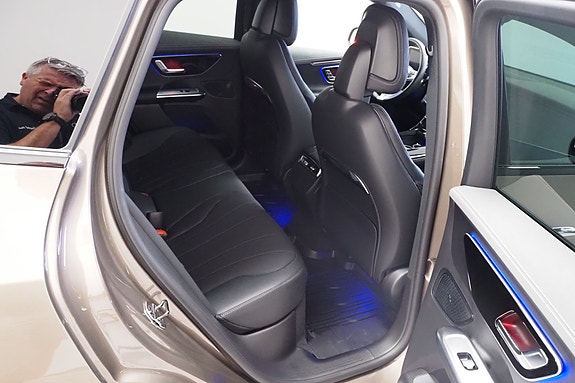 Mercedes-Benz EQE SUV 8 of 21