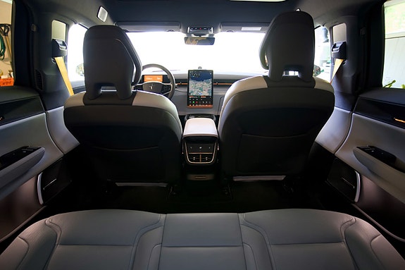 Polestar 3 8 of 10