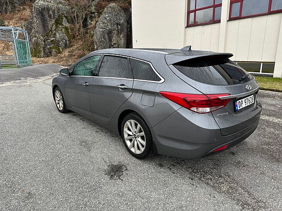 Hyundai i40 2 of 12