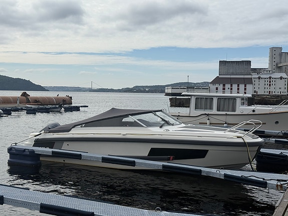 Ibiza 811 Touring 2019 – Yamaha 300 hk – 106 timer – baugpropell 2 of 28