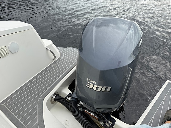 Ibiza 811 Touring 2019 – Yamaha 300 hk – 106 timer – baugpropell 26 of 28