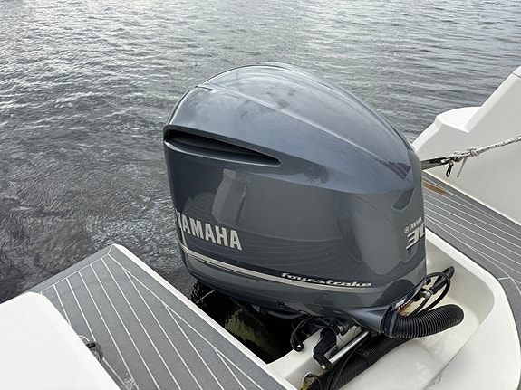 Ibiza 811 Touring 2019 – Yamaha 300 hk – 106 timer – baugpropell 27 of 28