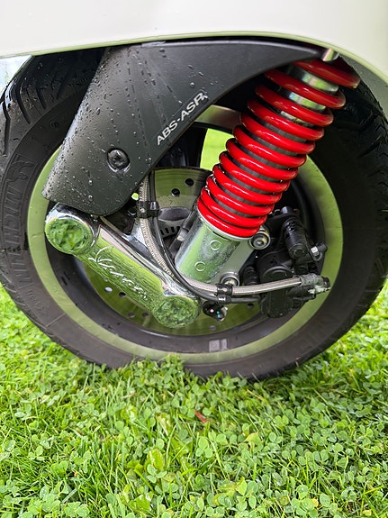 Vespa GTS 300 9 of 13