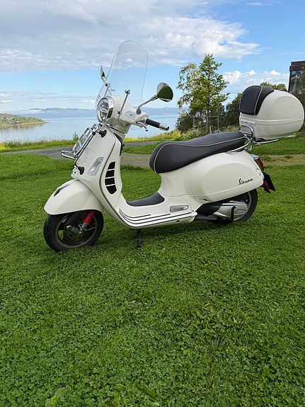 Vespa GTS 300 12 of 13