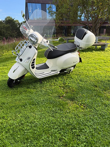 Vespa GTS 300 5 of 13
