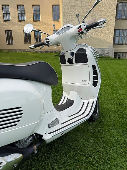 Vespa GTS 300 8 of 13