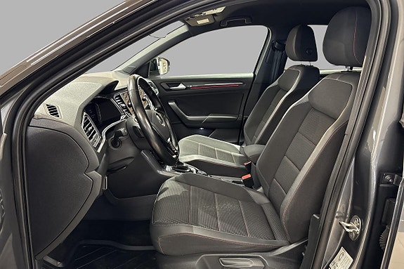Volkswagen T-Roc 12 of 19