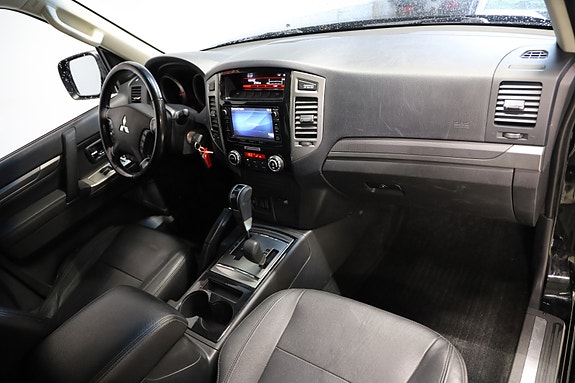 Mitsubishi Pajero 7 of 12